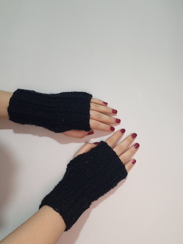 Siyah Örgü Parmaksız Kadın Eldiveni - Görsel 2