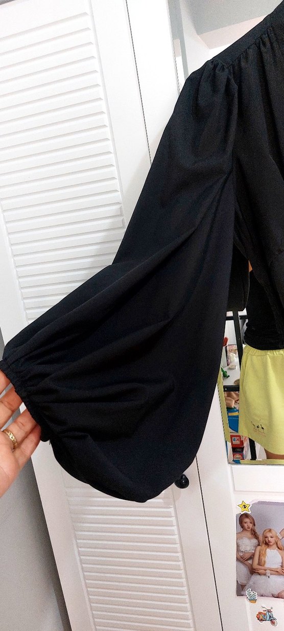 Düğmeli Siyah V Yaka Gotik Bluz - Görsel 5