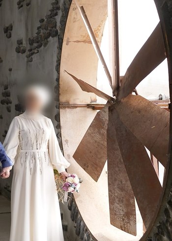 Kayra Uzun Kollu Beyaz Düz Kesim Sade Gelinlik - Görsel 3