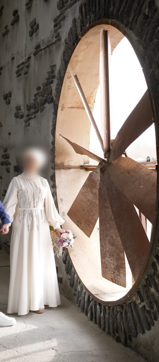 Kayra Uzun Kollu Beyaz Düz Kesim Sade Gelinlik - Görsel 3