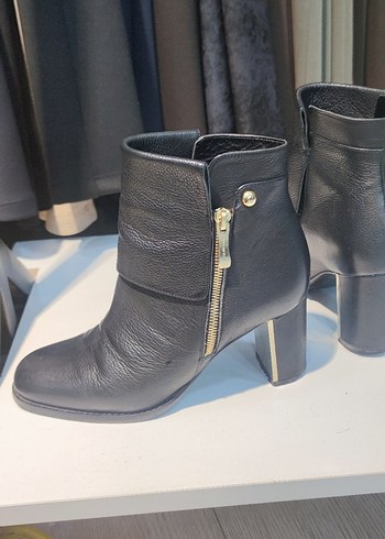 Kadın Siyah Deri Tokalı Topuklu Bot - Görsel 3