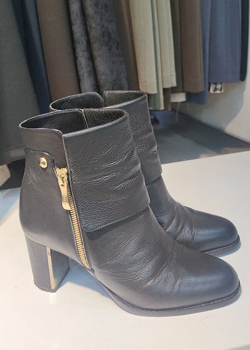 Kadın Siyah Deri Tokalı Topuklu Bot - Görsel 5