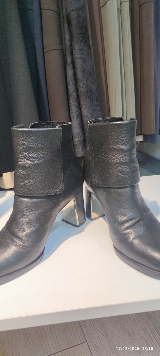 Kadın Siyah Deri Tokalı Topuklu Bot - Görsel 4