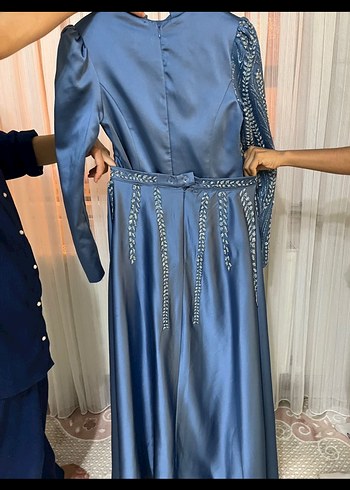 Uzun Kollu Drapeli Mavi İşlemeli Abiye Elbise - Görsel 4
