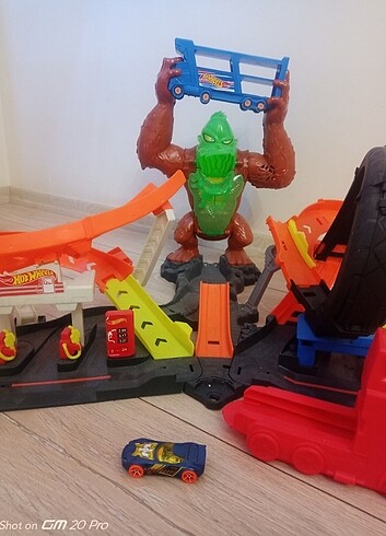Hot Wheels Goril Saldırısı 