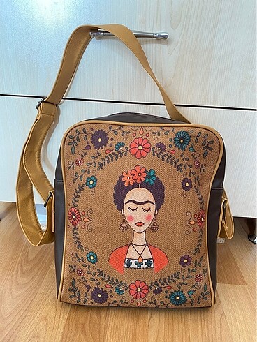 Frida figürlü çanta