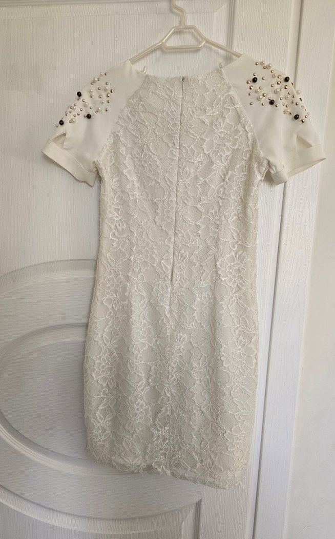 İnci Detaylı Beyaz Dantel Midi Elbise - Görsel 3