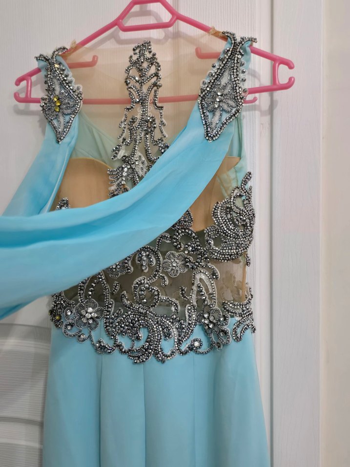 Özel tasarım taş işlemeli uzun kadın abiye elbise - Görsel 4