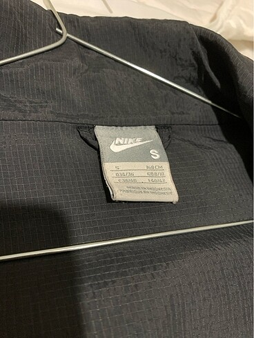 Nike ince yağmurluk siyah - Görsel 2