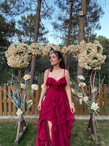Önü fırfırlı abiye elbise
