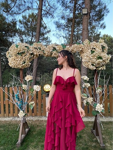 m Beden bordo Renk Önü fırfırlı abiye elbise