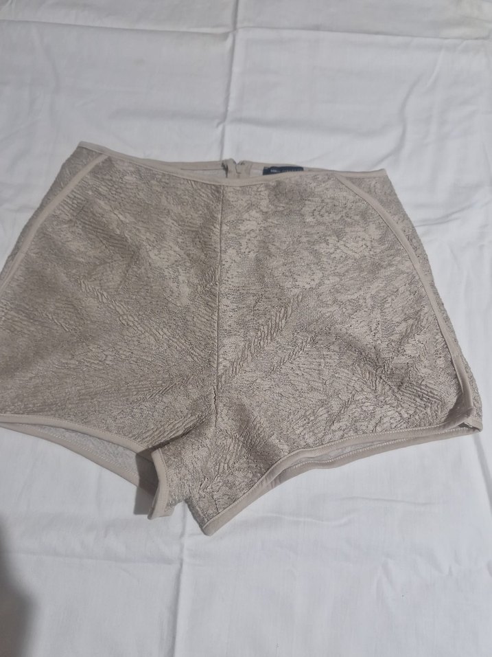 Dantel Detaylı Kısa Bej Mini Şort - Görsel 3