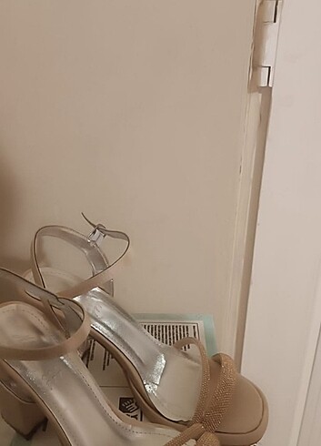 Diğer Taşlı tek bant topuklu ayakkabı
