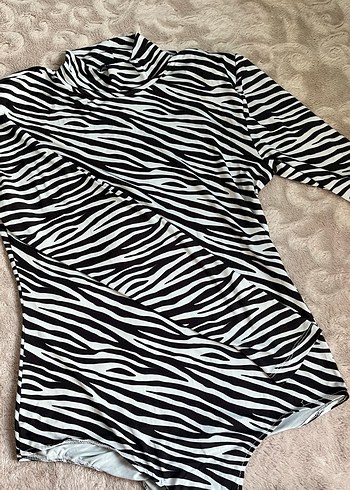 Zebra Desenli Uzun Kollu Boğazlı Bluz - Görsel 2