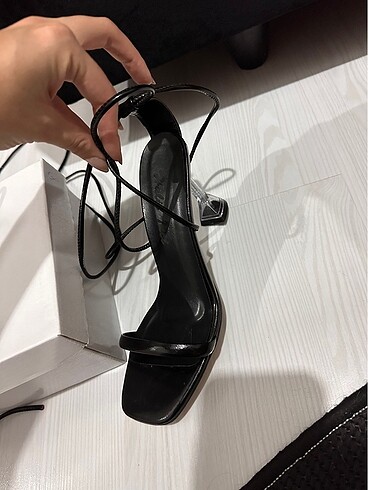 Zara Topuklu siyah Rugan Ayakkabı