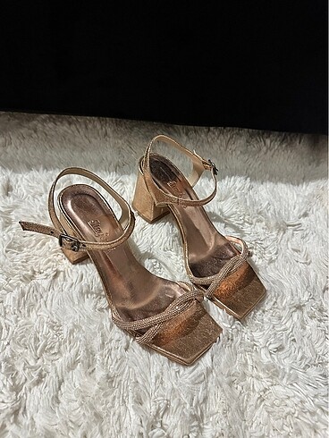 Zara Bronz renk topuklu ayakkabı