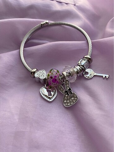 Pandora Tavşanlı pembe charm Pandora bileklik