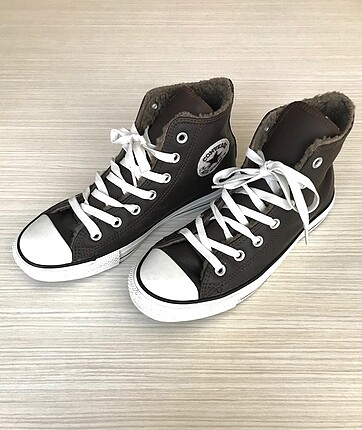 Converse, bilekli, deri, içi kürklü ayakkabı