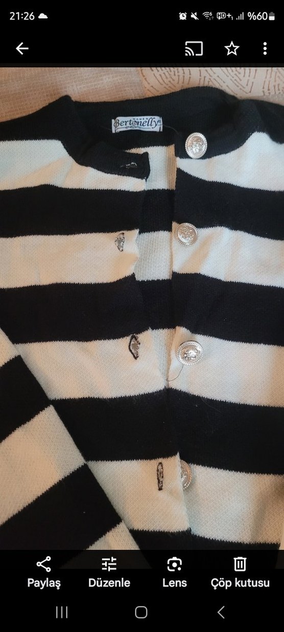 Siyah Beyaz Çizgili Düğmeli Hırka - Görsel 2