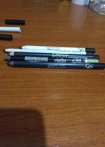 Çeşitli Renklerde Göz Kalemleri - Görsel 2