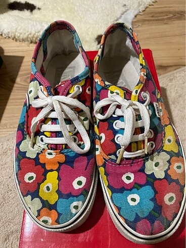 Çiçekli vans