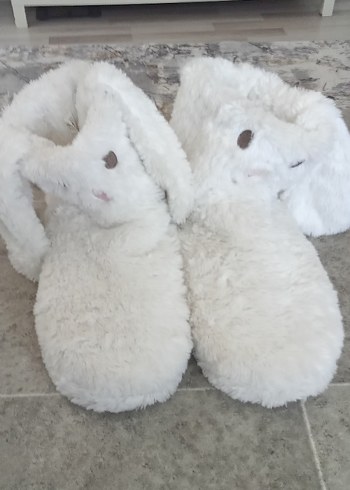 Beyaz Peluş Ev Terliği 40-41