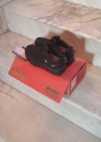 37 Beden siyah Renk orjinal YDS kışlık bot 37