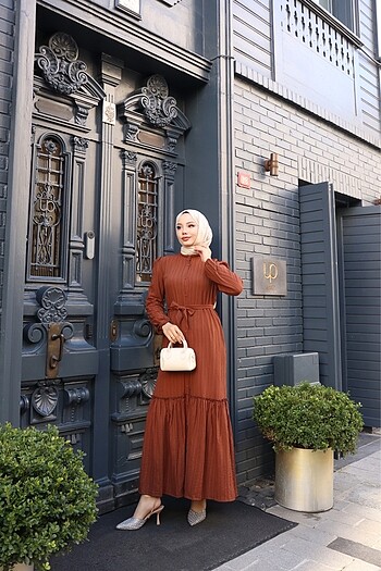 42 Beden kahverengi Renk Lara düğmeli tesettür elbise