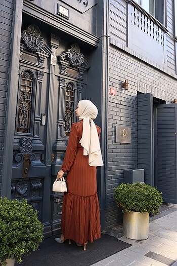 Diğer Lara düğmeli tesettür elbise