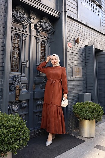 Lara Fırfırlı Düğmeli Elbise