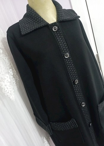 Düğmeli Siyah Midi Büyük Beden Ceket - Görsel 3