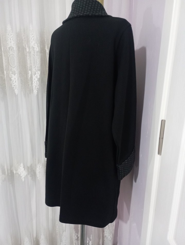 Düğmeli Siyah Midi Büyük Beden Ceket - Görsel 5