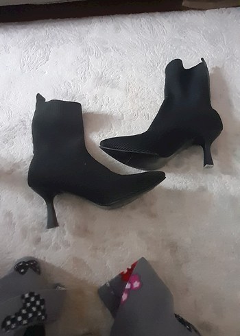 Siyah Triko Topuklu Kadın Bot - Görsel 2