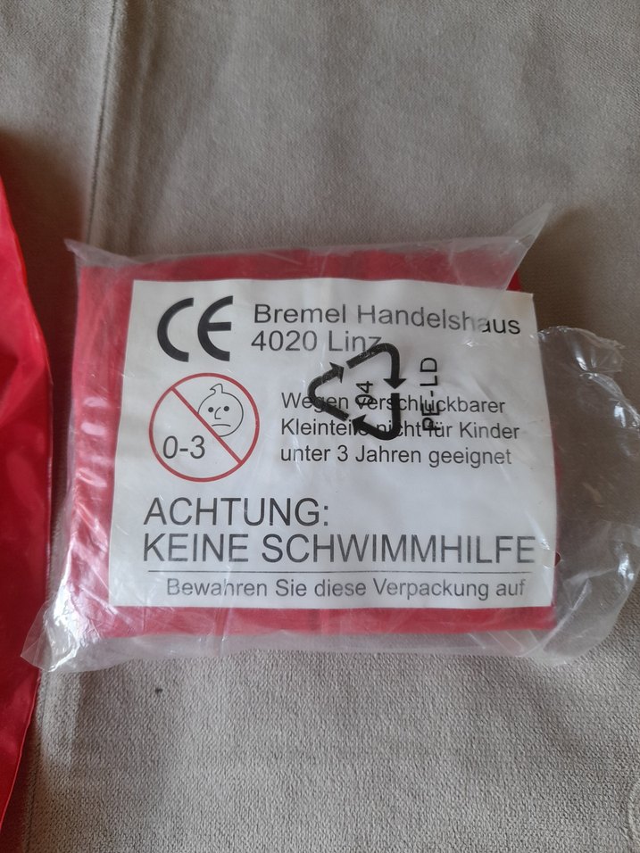 Kırmızı şişme deniz  ürünü - Görsel 2