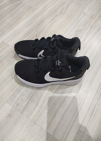 31 Beden Nike Star Runner erkek çocuk spor ayakkabısı