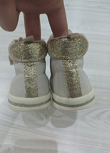 22 Beden ten rengi Renk H&M krem renk kız çocuk botu 22 numara