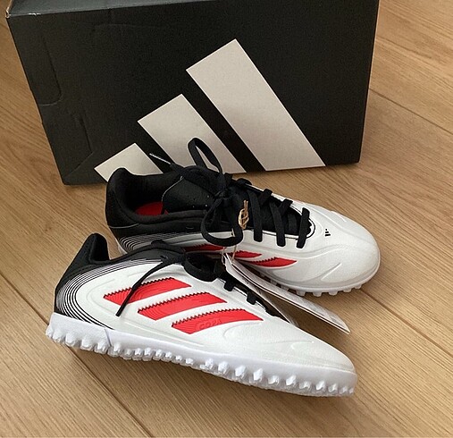 Adidas erkek çocuk halı saha ayakkabısı