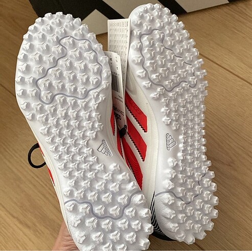 33 Beden Adidas erkek çocuk halı saha ayakkabısı