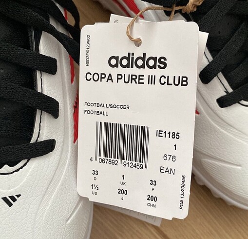 33 Beden beyaz Renk Adidas erkek çocuk halı saha ayakkabısı