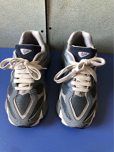 New balance 9060