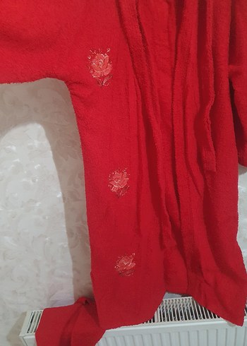 m Beden Nakışlı Kırmızı Bornoz ve Havlu Seti