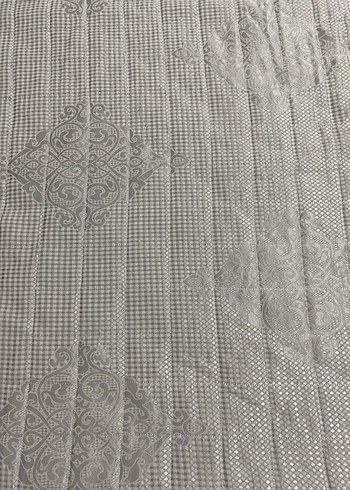 Nakışlı Beyaz Gri Yatak Örtüsü - Görsel 4