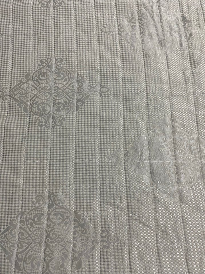Nakışlı Beyaz Gri Yatak Örtüsü - Görsel 4