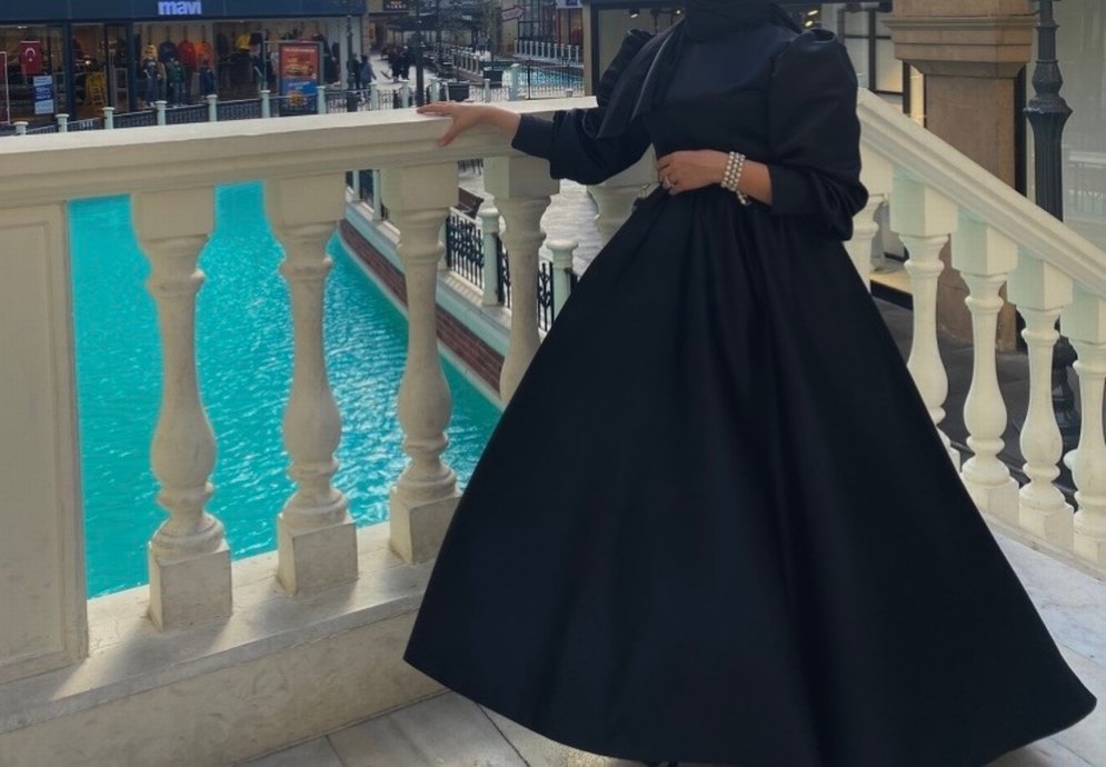 Siyah saten abiye - Görsel 2