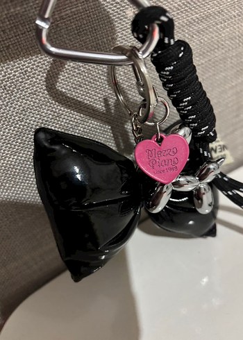 Siyah Fiyonk Detaylı Gotik Anahtarlık CHARM - Görsel 2