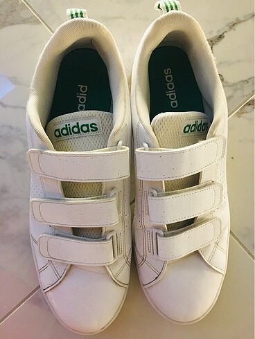 Adidas beyaz cırtlı spor ayaklabı