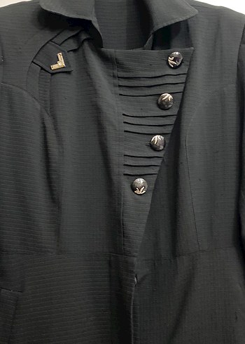 Kadın Siyah Uzun Düğmeli Gotik Kaban - Görsel 2