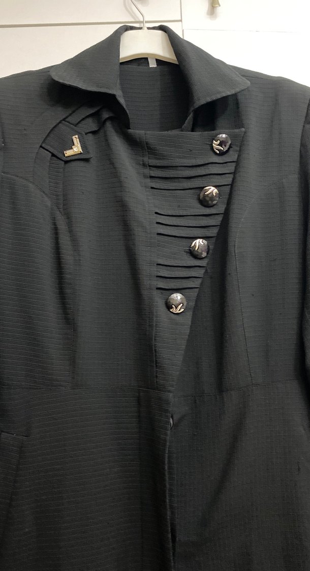 Kadın Siyah Uzun Düğmeli Gotik Kaban - Görsel 2