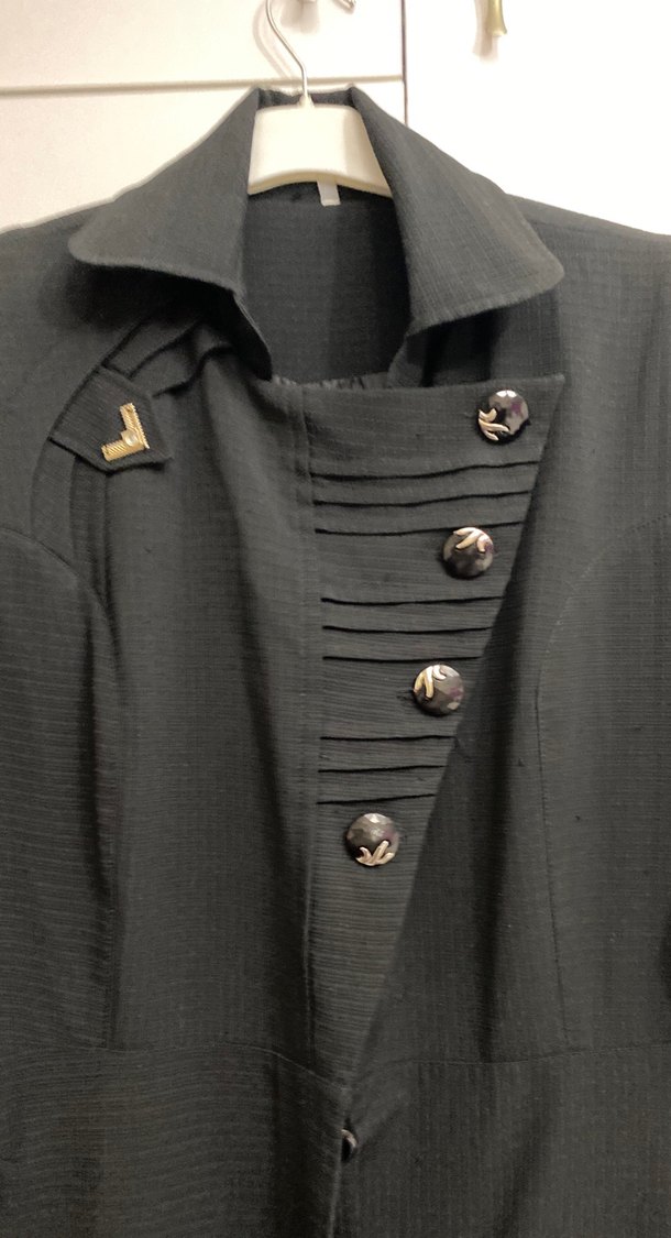 Kadın Siyah Uzun Düğmeli Gotik Kaban - Görsel 4