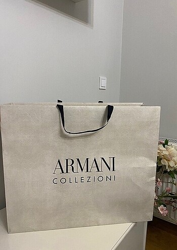 2 ADET ARMANİ MARKA KARTON ÇANTA